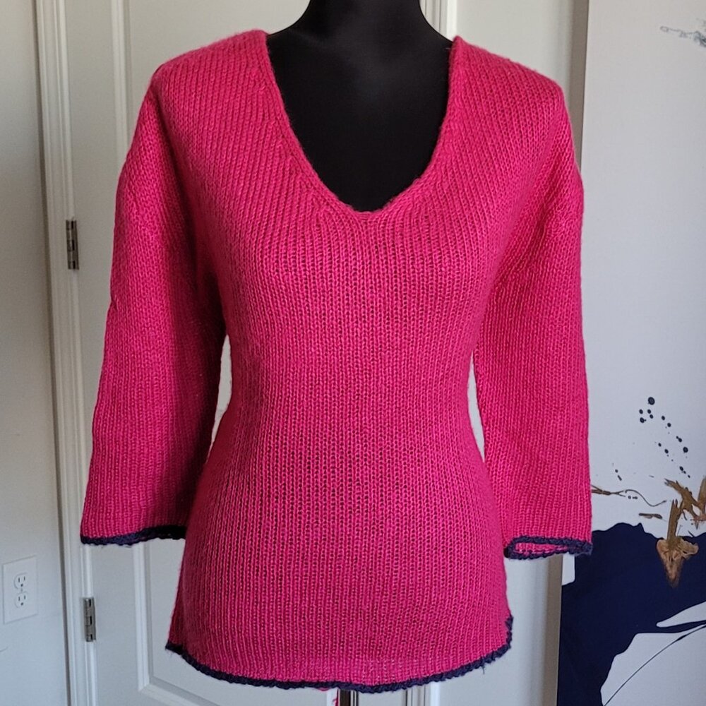 Stunning Fuchsia Pink and Navy Trim med knit long-sleeve sweater New w/o t